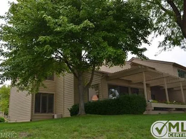 15806 Prospect Point Dr, Spring Lake, MI 49456