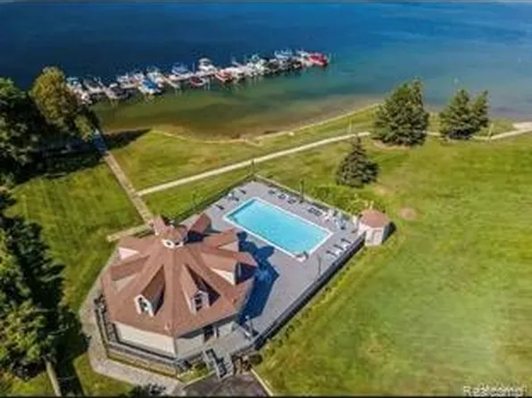 3414 Loon Lake, Waterford, MI 48327