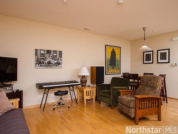 5th image of 820 Emerald St APT 123