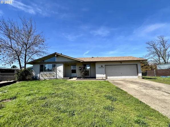 2420 Circle Dr, Roseburg, OR 97471