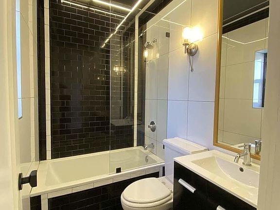 5th image of 227 Manhattan Ave APT 3R