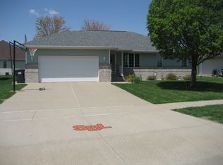 503 Stonegate Cir, Sergeant Bluff, IA 51054
