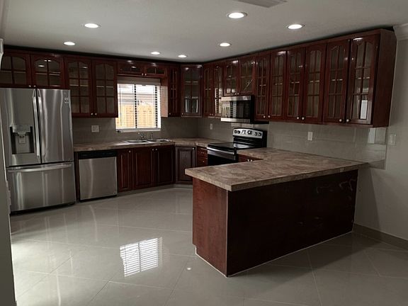 4th image of 7040 NW 49th Ct