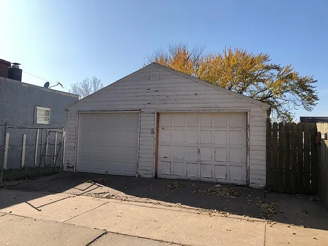 217-219 Bates Ave — Photo 6