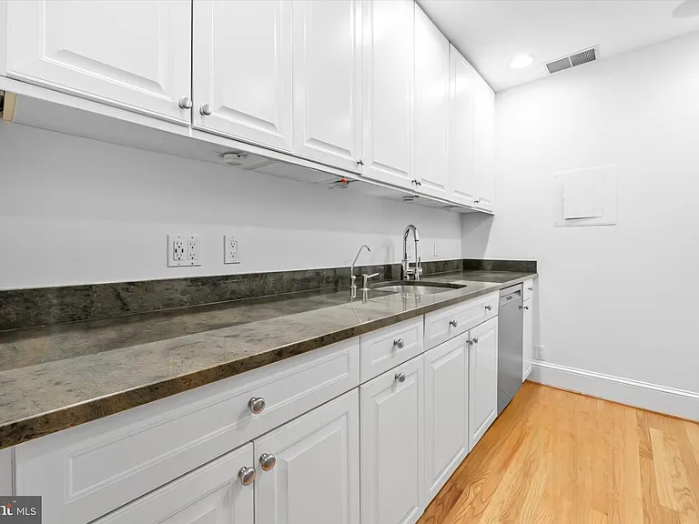 1830 17th St NW #103 — Photo 9
