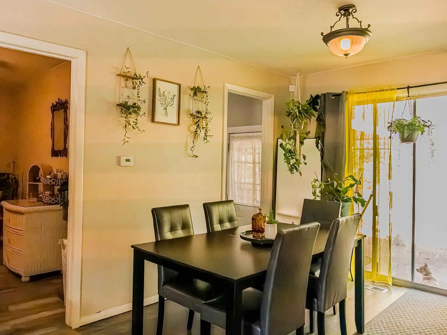 4 bed, 1324 sqft, $2,000 — Photo 3