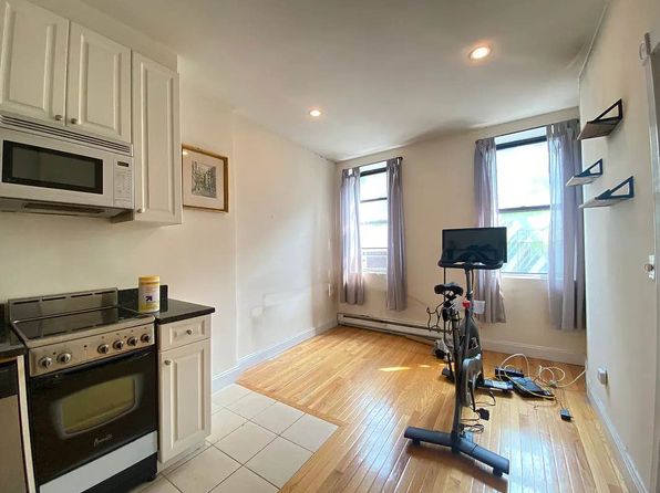 439 W 47th St #3Y