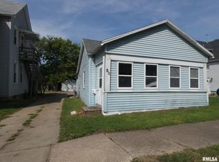911 Ann Eliza St, Pekin, IL 61554