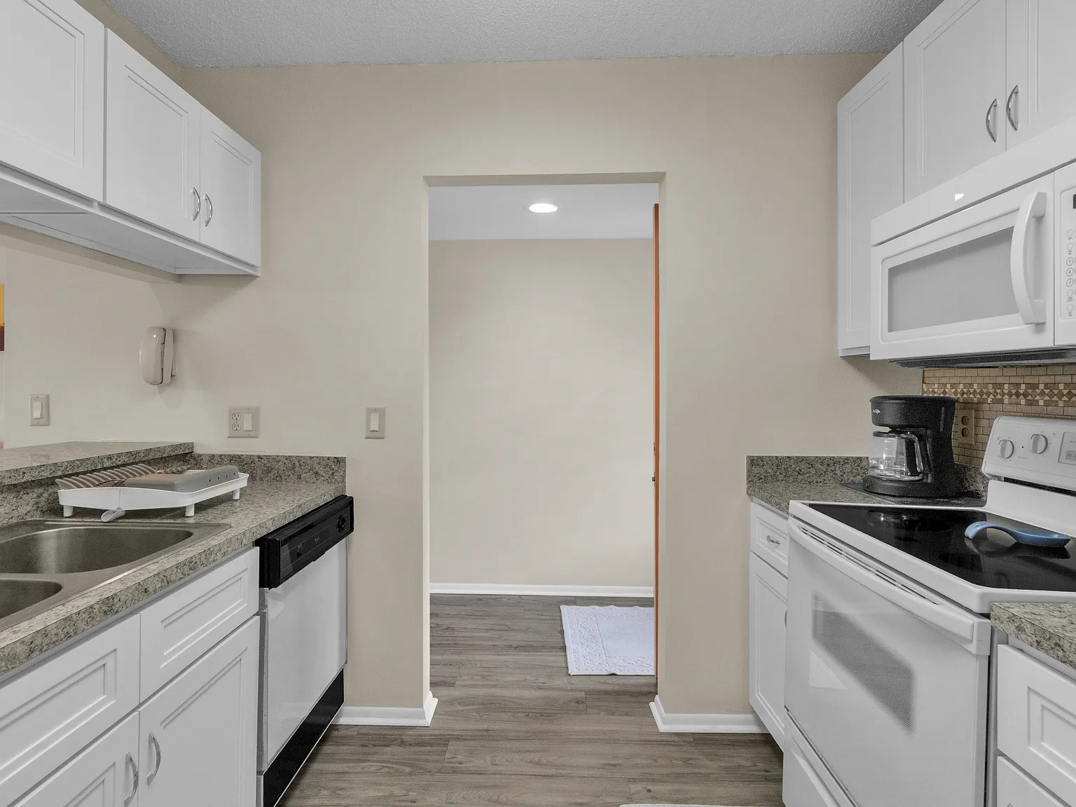 2 bed, 1188 sqft, $1,750 — Photo 2