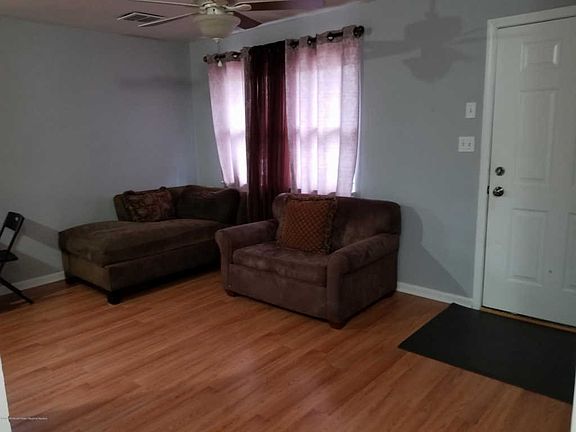5th image of 1309 Eisenhower St