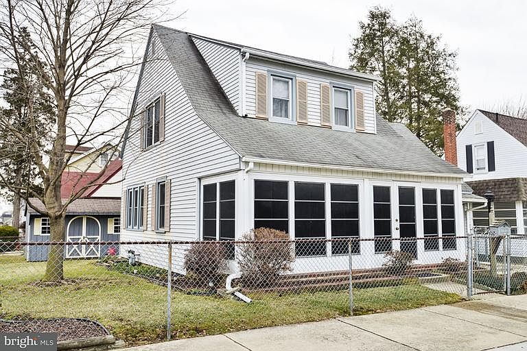 1st image of 304 N Lake St