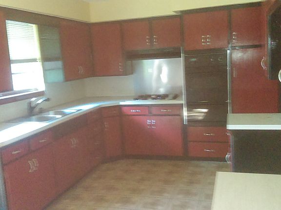 2nd image of 3420 Eastwood Cir