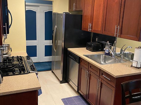 4th image of 1298 Rockland Ave APT 1E