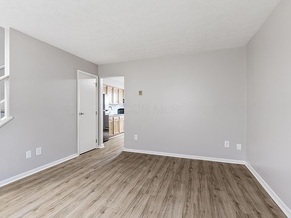 4th image of 524 Clarendon Ave