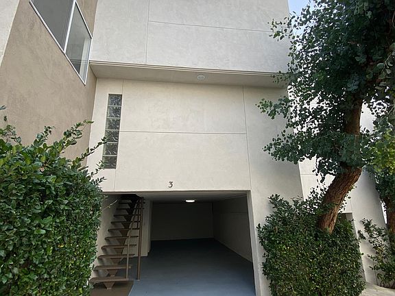 3rd image of 2100 Griffith Park Blvd