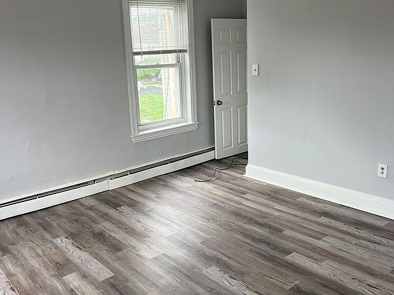 3rd image of 437 Sharon Ave APT 3