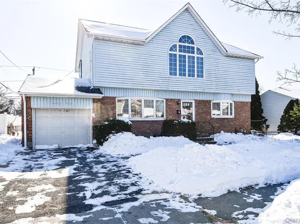 25 Westbury Avenue, Plainview, NY 11803