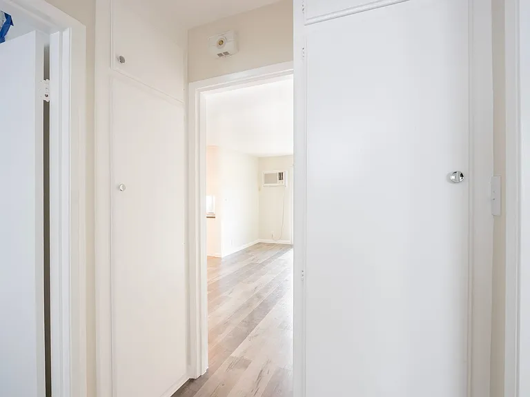 648 N Hayworth Ave — Photo 11
