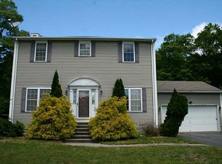 59 Fieldstone Dr, Coventry, RI 02816