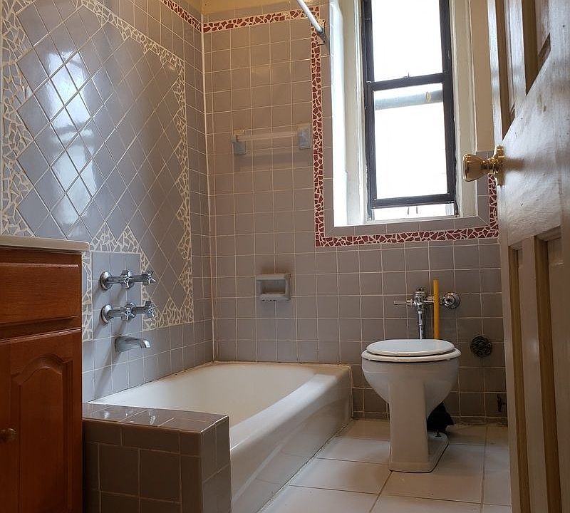 1st image of 110 Seaman Ave APT 9G