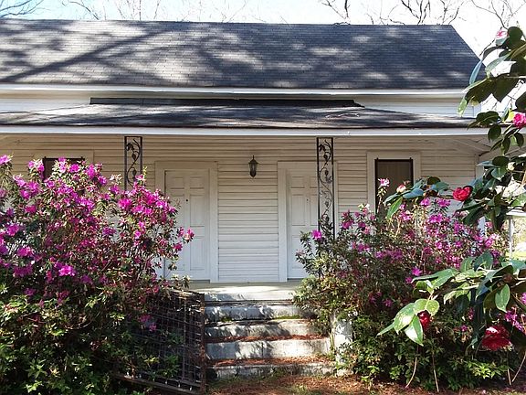 2nd image of 618 W Banfill Ave