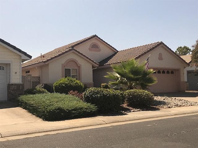 Low maintenance front yard