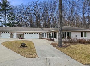 W8554 E Lake Dr, Fort Atkinson, WI 53538