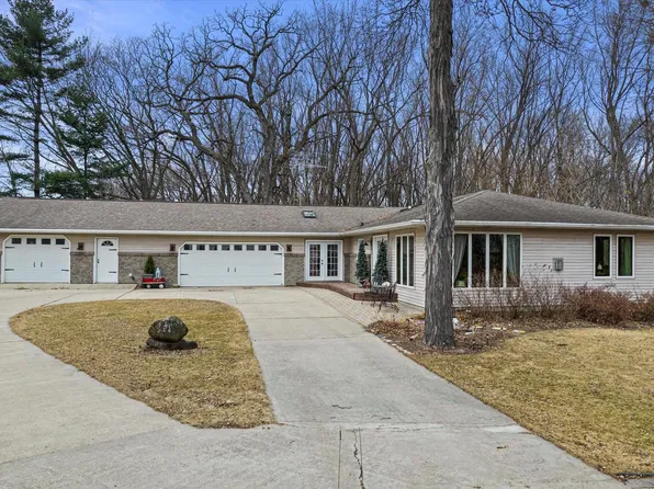 W8554 East Lake DRIVE, Fort Atkinson, WI 53538