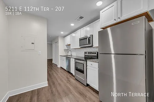 5211 E 112th Ter Photo 1
