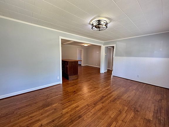 2nd image of 607 Martha Ave