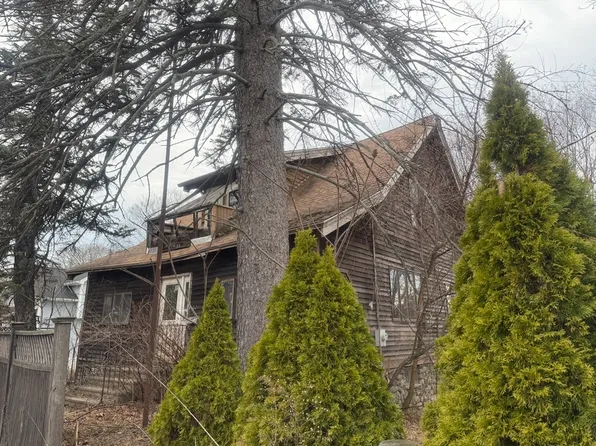 621 Sunderland Rd, Worcester, MA 01604