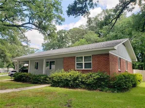 39 Lourando Drive W, Mobile, AL 36606