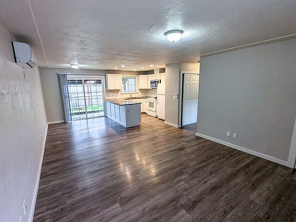 4th image of 861 Chemawa Rd N #885