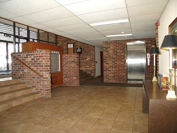 4th image of 1053 W Ogden Ave APT 138