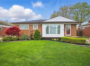 25507 Harmon St, Saint Clair Shores, MI 48081