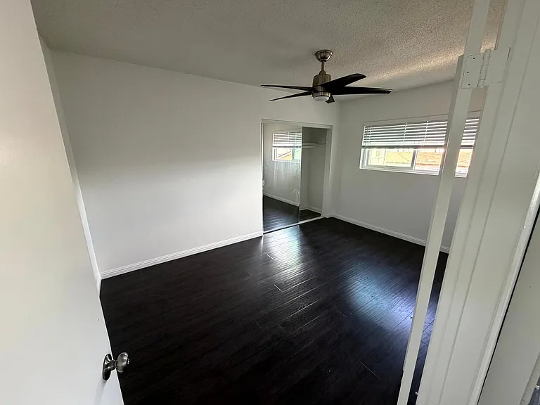 1335 Stanley Ave — Photo 5