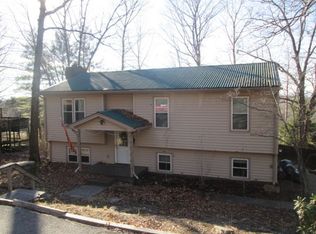 1814 Gardenspring Dr, Blacksburg, VA 24060