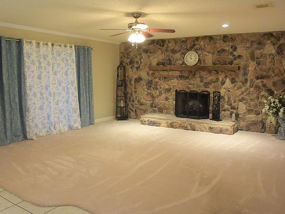 5th image of 720 Oak Park Cir