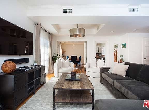 3rd image of 1253 Granville Ave #105