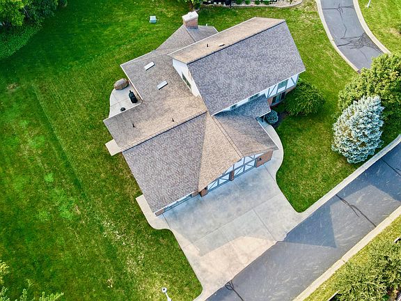 3rd image of 181 Lansbury Ct