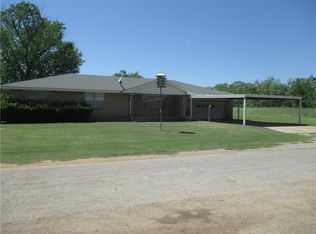 123 N Elm Ave, Erick, OK 73645