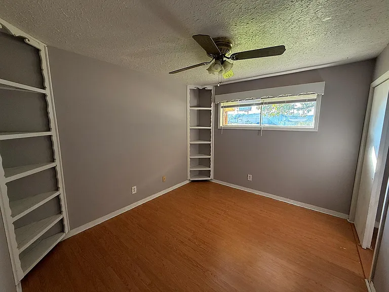 208 Hospital Dr — Photo 8