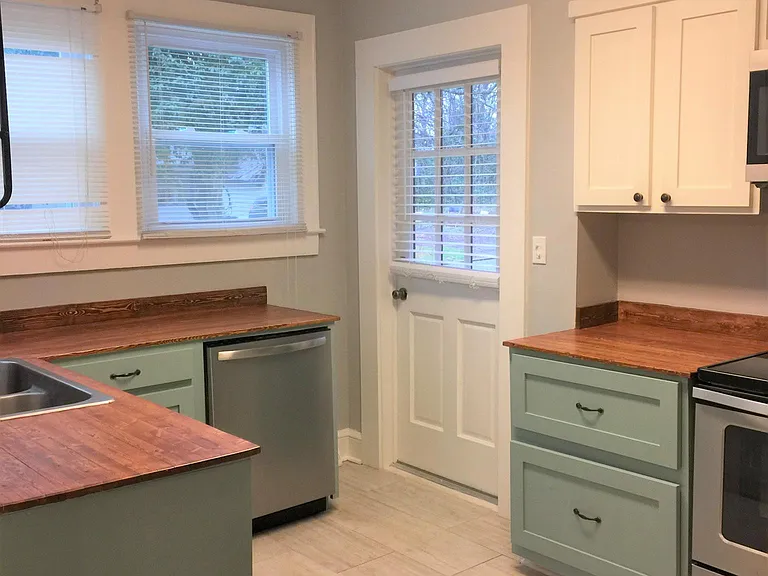 210 S Franklin Rd — Photo 4