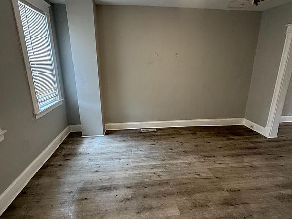 5th image of 4945 Edgemere Ave