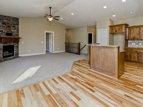 4th image of 2375 SE Florence Dr