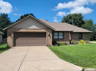 305 N Maplecrest Dr, Nixa, MO 65714