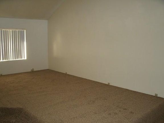4th image of 571 W Redondo Dr