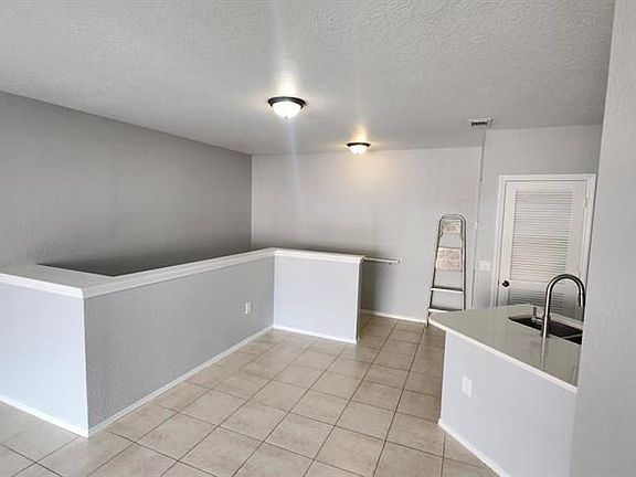 3rd image of 1402 Belmont Pl