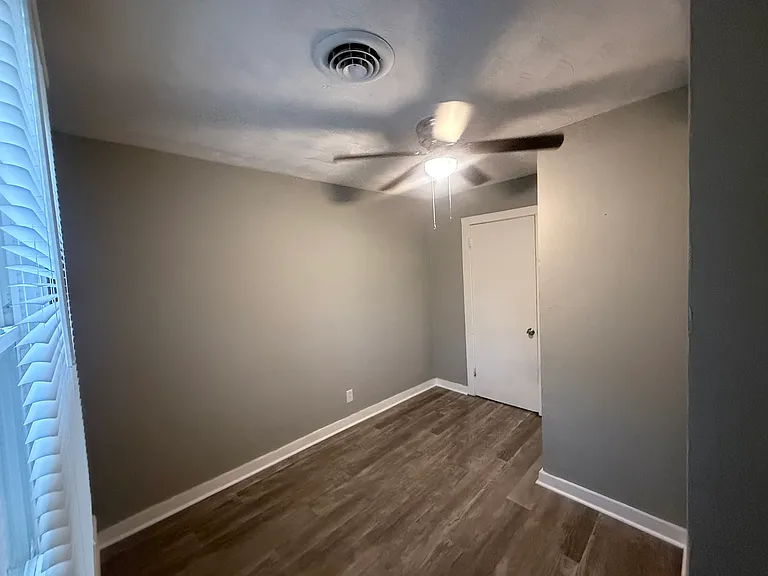 2404 Hartford St — Photo 11