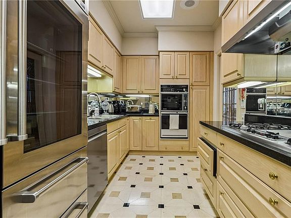 5th image of 600 Port Of New Orleans Pl APT 12E